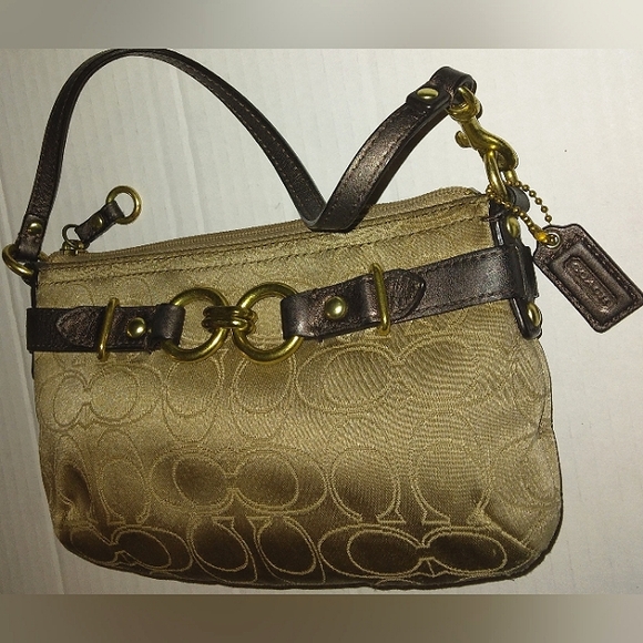 L@@K! Gorgeous/Rare COACH ~Mia Signature Outline Large Sateen Clutch Wristlet☆ - Picture 9 of 16